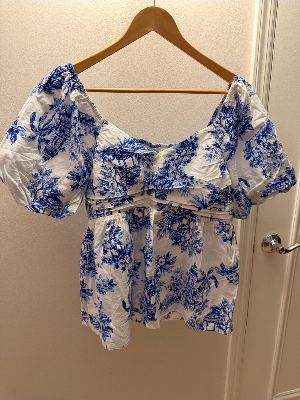 crown & ivy Blue Toile Print Puff-Sleeve Blouse